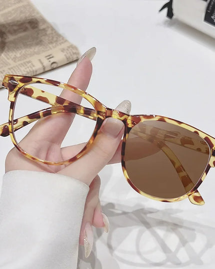 2025 Brand New Sunglasses for Men Women Photochromic Lenses Korean Style Trendy Eyewear Summer Outdoor Beach Sun Glasses