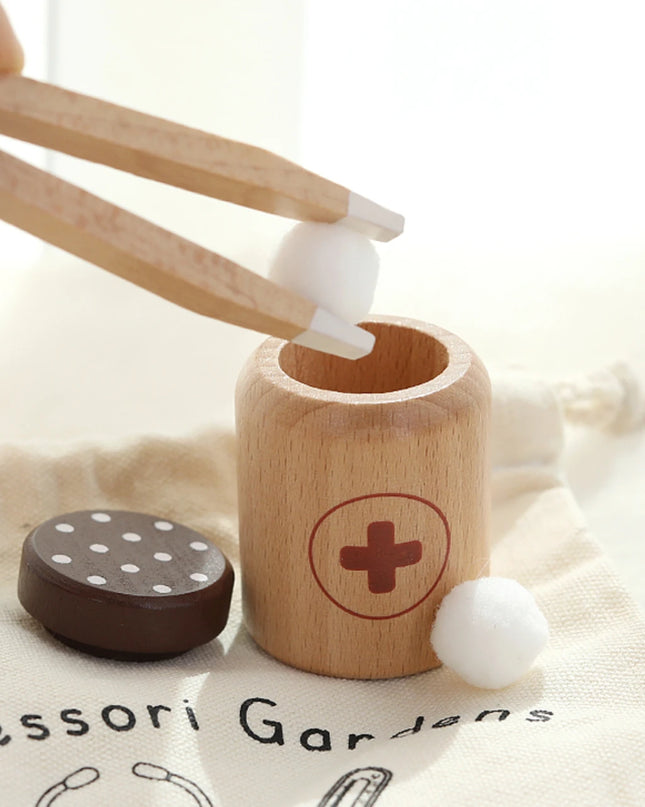 Children playing house simulation, doctors, nurses, stethoscopes, medical kits, syringes, toy sets, wooden boys and girls