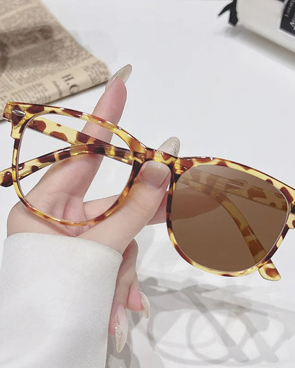 2025 Brand New Sunglasses for Men Women Photochromic Lenses Korean Style Trendy Eyewear Summer Outdoor Beach Sun Glasses