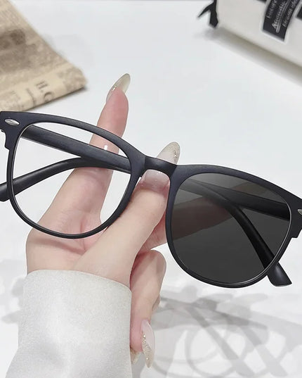2025 Brand New Sunglasses for Men Women Photochromic Lenses Korean Style Trendy Eyewear Summer Outdoor Beach Sun Glasses