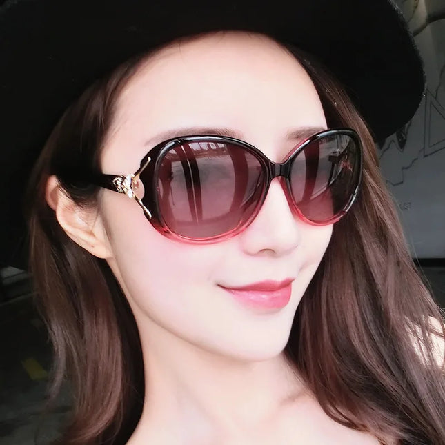 Sunglasses Women UV Blocking Textured Sunglasses Gradient Black Outdoor Sunglasses Oculos Sol Feminino